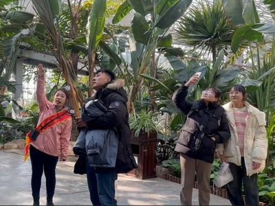 青岛世博园积极开展多项志愿服务活动，让文明旅游理念深入游客心中
