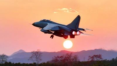 震撼！空军航空兵昼夜出击战云天