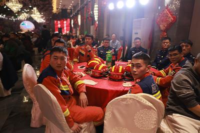 唱身边事、演身边人、说家乡美，这里的“村晚”嗨了