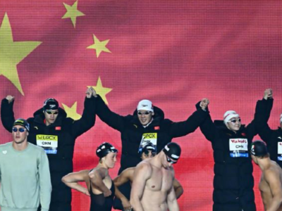 祝贺！中国游泳队刷新亚洲纪录夺冠