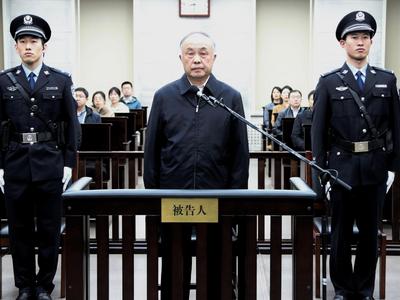 国家烟草专卖局原副局长何泽华一审被控受贿超9.43亿