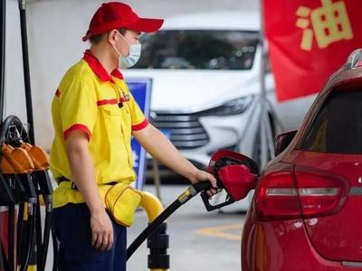 3月4日24时起，国内汽、柴油价格每吨分别提高125元、120元