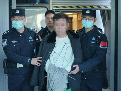 中印尼合作执法！外逃11年红通犯罪嫌疑人被押解回国