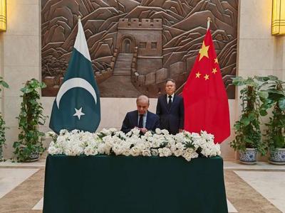 巴基斯坦总理吊唁遭恐袭遇难中国公民