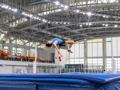 张国伟亮相天津田径大众公开赛以2米24夺冠