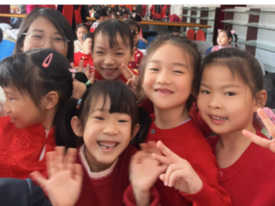 【美德信用】金门路街道天山社区联合山东省商务厅幼儿园开展“新春送福”和国防教育活动