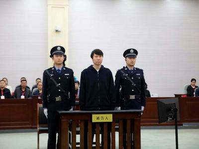 中国国家男子足球队原主教练李铁案一审开庭