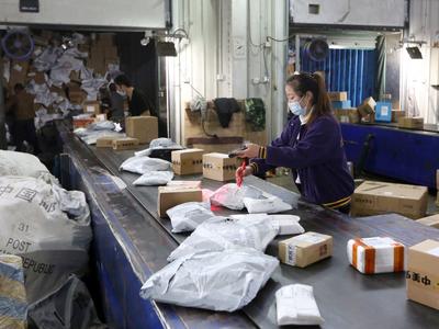 毕业证书被寄丢无法补办，法院：快递公司赔9000元