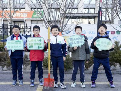 让植树节充满“仪式感”！青岛这群萌娃认养一棵树、相约共成长