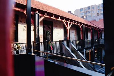 属于青岛的记忆，属于青春的“康YOUNG”！银鱼巷里的“花YOUNG年华”