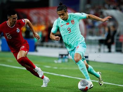 下半场被连扳两球！国足客场2:2战平新加坡
