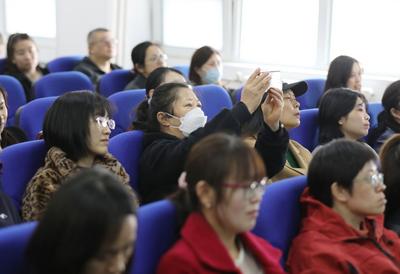 校家社联动！青岛市北区第二实验小学举行家长开放日活动
