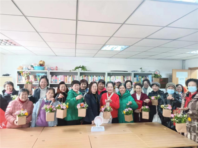 【美德信用】金门路街道逍遥社区举办“花香悦生活，巾帼展芳华”庆祝三八妇女节插花活动