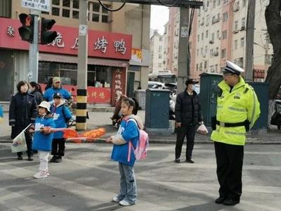 知危险、会避险！青岛交警开展“全国中小学生安全教育日”宣传活动