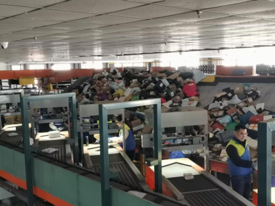 春节假期全国揽投快递包裹超19亿件