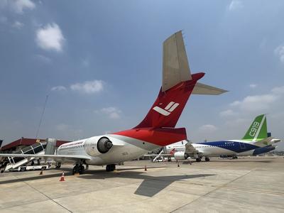 国产商用飞机C919及ARJ21首次飞抵柬埔寨