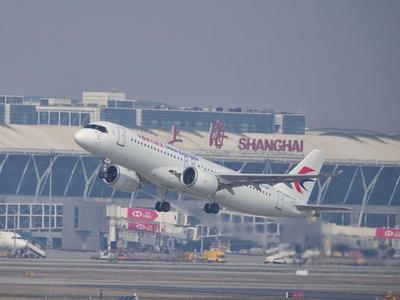 东航第五架C919大飞机交付入列