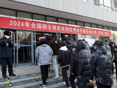 去年全国共招收114万硕士生，现有327万在学硕士生