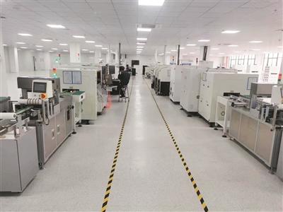 万达光电（青岛）智造生产基地首条SMT贴片生产线投产