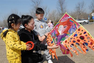 又见纸鸢飞满天！