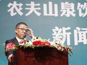 农夫山泉董事长钟睒睒发文否认“因冲货被娃哈哈开除”