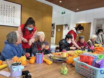 西海岸新区富春江路幼儿园：在孩子心里播下“雷锋精神”的种子 
