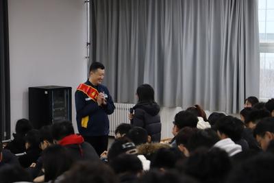 劳模进校园，分享新时代“雷锋司机故事”