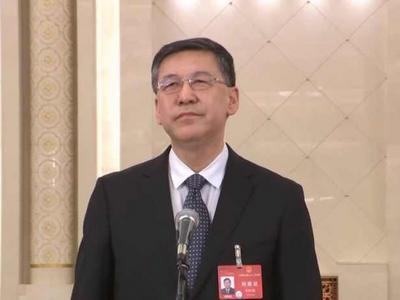 科技部部长：鼓励把一半以上基础科研费投向年轻人