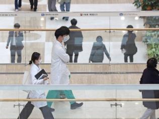 韩媒：韩国政府将调派军医来弥补医疗空缺