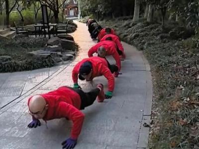 “鳄鱼爬”走红，医生提醒：这些人慎做