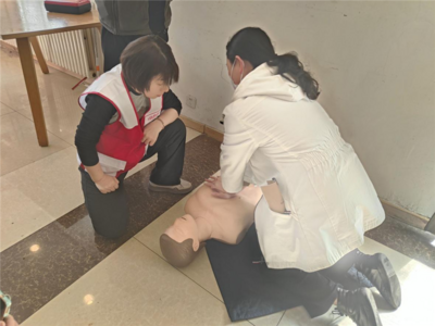 【美德信用】 金门路街道逍遥社区开展红十字会心肺复苏取证培训