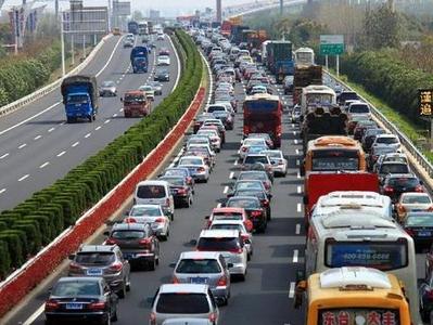 旅游探亲出行集中，公安部发布“五一”假期道路交通安全预警