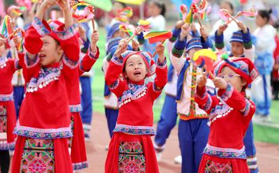 青岛东胜路小学举行“民族同心逐梦想 运动强国向未来”2024年春季田径运动会
