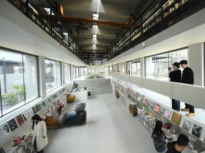 新华视点｜数字阅读时代，实体书店如何突围？