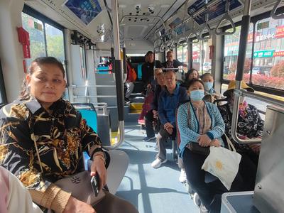 学生、老年人出行更方便！青岛421路公交开通“满月”载客2万人次