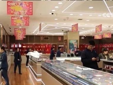 金饰价格突破700元！“囤金大户”纷纷抛售→