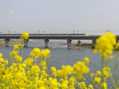世界最快高铁要来了！时速从350公里提升至400公里，意味着什么？
