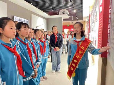 青岛市青少年“红色大讲堂”活动举行