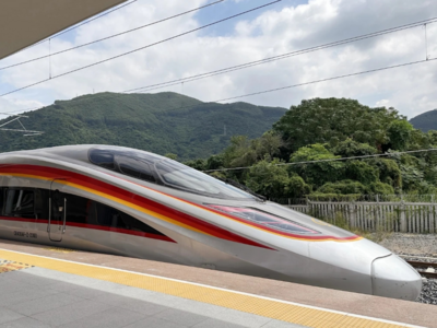 多趟列车受暴雨影响将晚点或停运，最新提醒→