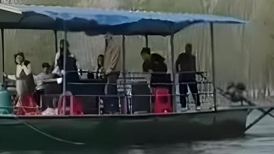 秦皇岛船只侧翻12人遇难，系非法改装的“黑游船”