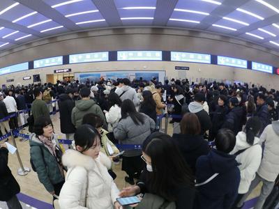清明假期，青岛机场预计单日出入境客流6500人次，这一天较密集→