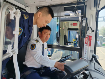 城阳巴士“师带徒”：匠心传承赋能美好出行