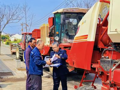 送检下乡“零距离”  筑牢农机“安全墙”