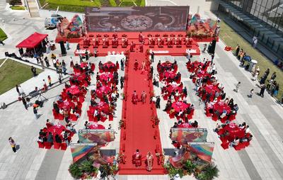 当传统文化遇到现代生活美学，青岛这场集体婚礼引领文明婚俗新风尚