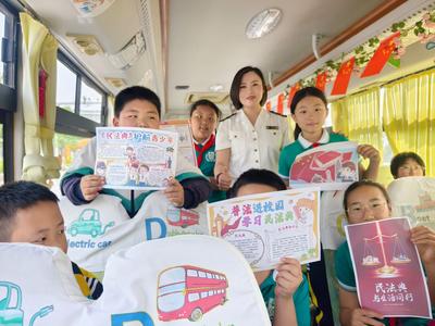 交运集团温馨校车即墨分公司：普法进校园，学习《民法典》