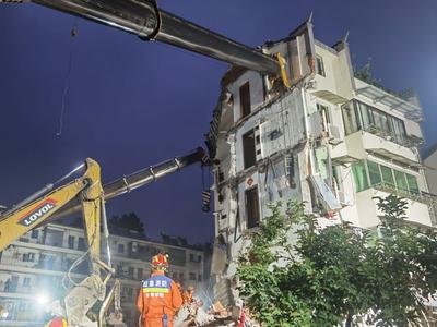 安徽铜陵市郊区大通镇居民楼坍塌事故已致4人死亡