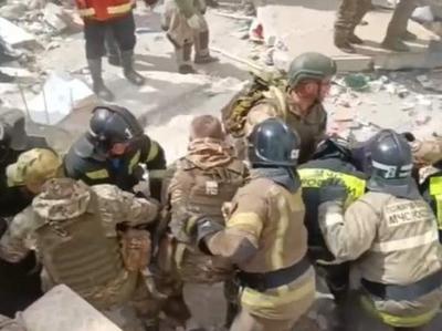 俄罗斯南部一居民楼遭袭坍塌，已致13人死亡