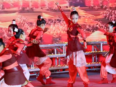 向阳花开，绽放未来！市南区举行中小学生庆“六一”艺术展演
