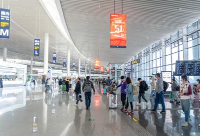 单日最高客流8.39万人次！“五一”假期，青岛机场迎来送往近40万名旅客