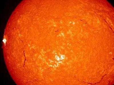 今天上午太阳爆发强耀斑，对我国上空电离层产生影响